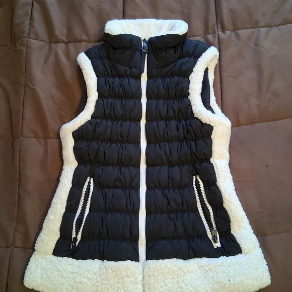Calvin Klein Black and White Quilted Vest - Picture 3 of 6